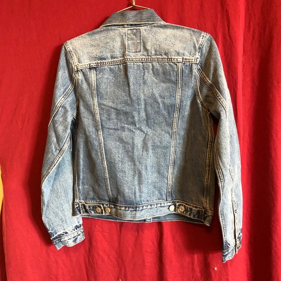 GAP WOMANS DENIM JEAN JACKET SIZE SMALL NEW WITH TAGS - Picture 2 of 11